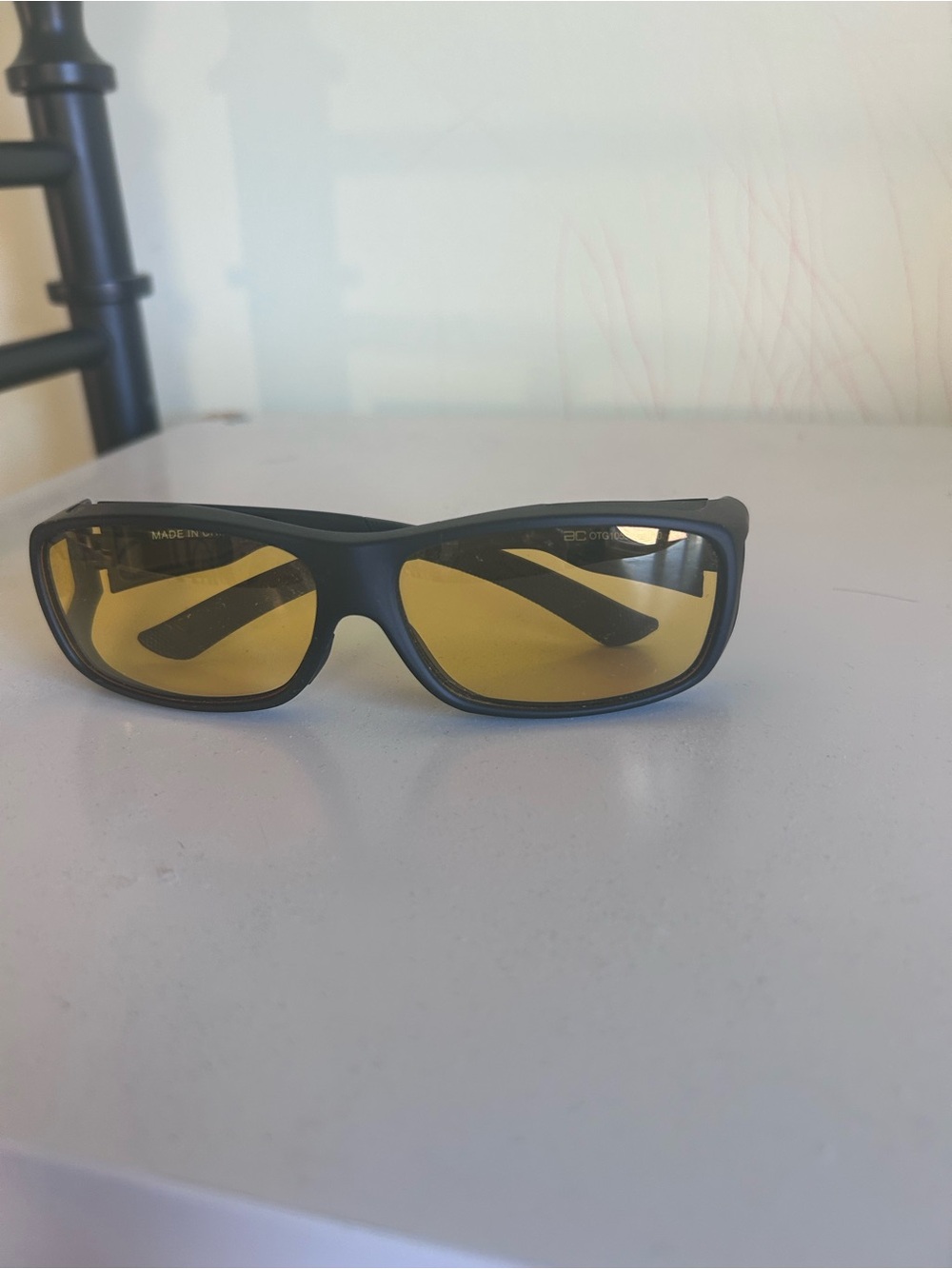 Amazon Black Frame Yellow Lens VR/AR Protective Glasses